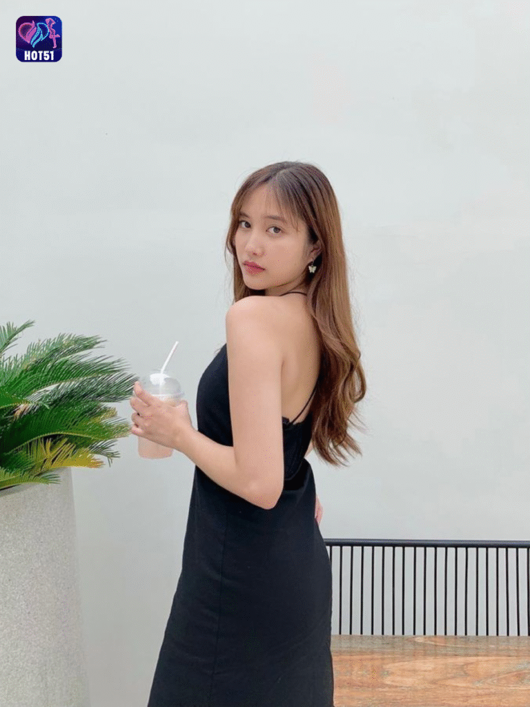 Hot51 Beautiful Stunning Livestream Gái Xinh, VIP 18+ 1 Beautiful girl live stream on Hot51 app