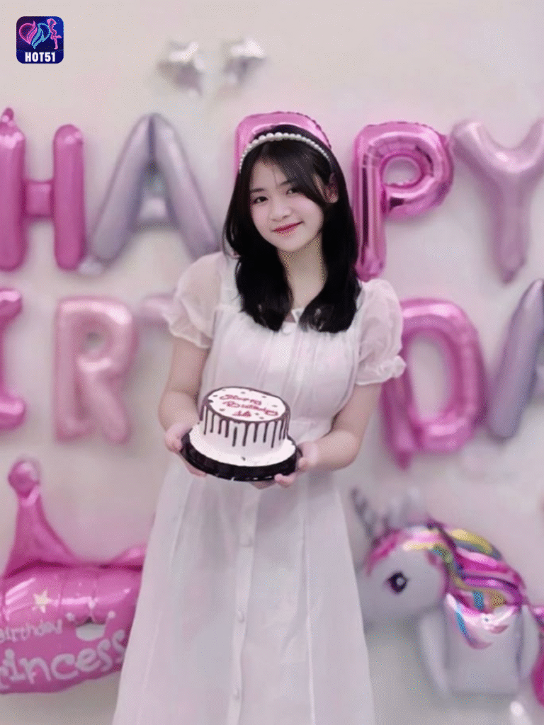 Beautiful girl live stream on Hot51 app