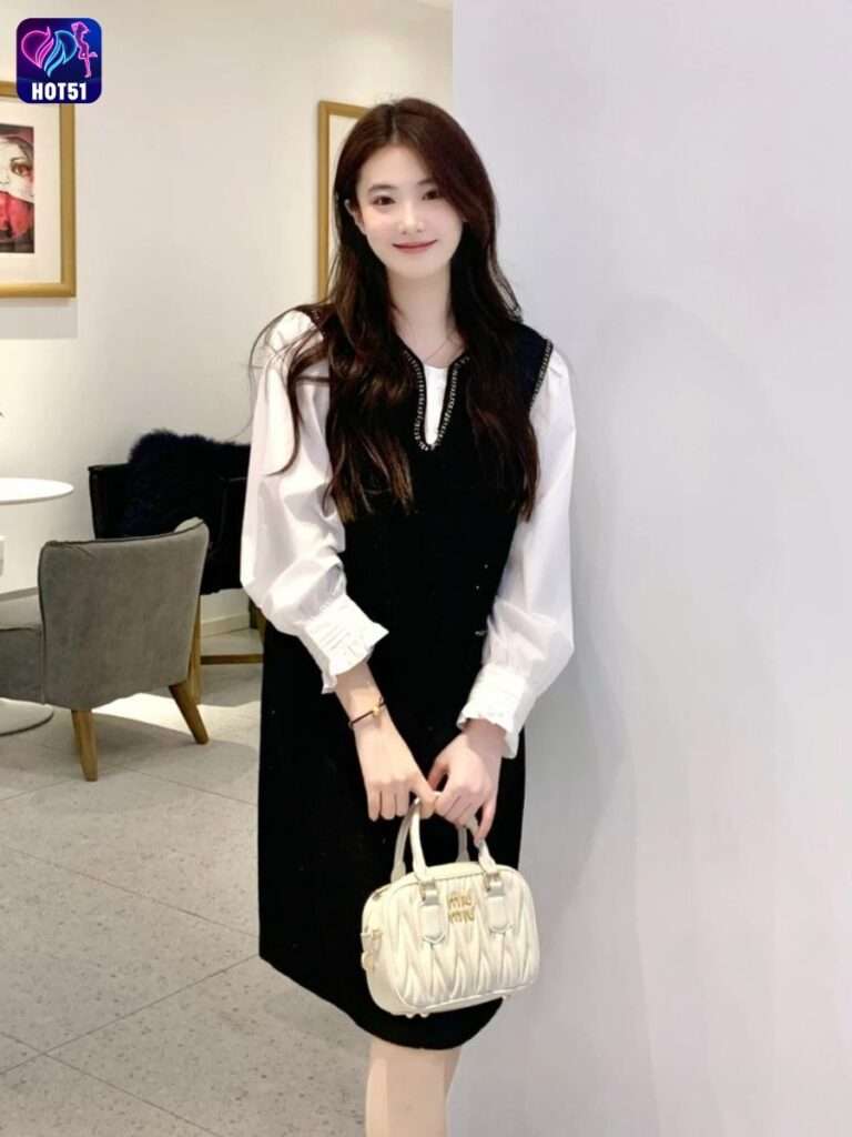 Beautiful Girl Livestream on Hot51 app