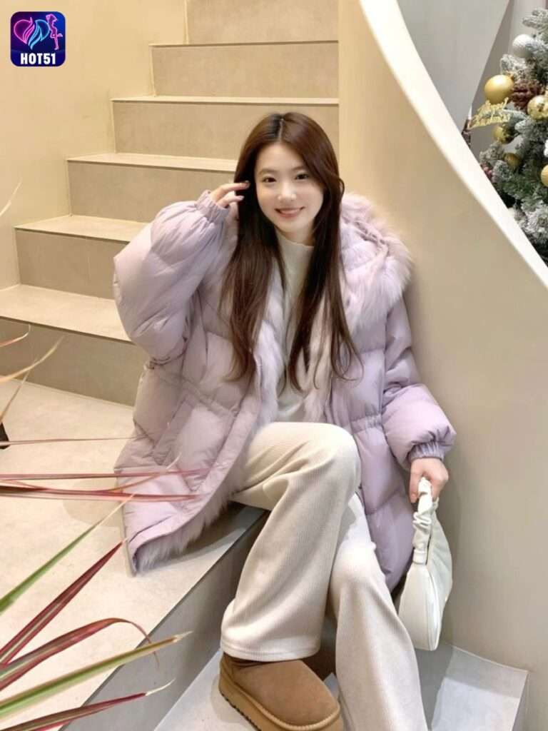 Beautiful Girl Livestream on Hot51 app